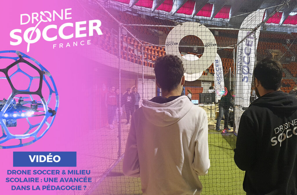 image d'un jeune et d'un pilote de Drone Soccer devant une aréna