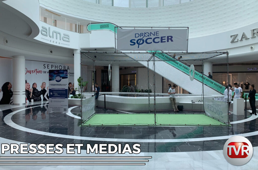 Image d'une Arena Drone Soccer dans un centre commercial